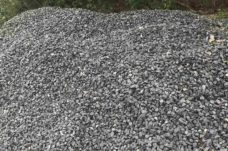 鋪路、修路用的瓜子石破碎機(jī)多少錢一套