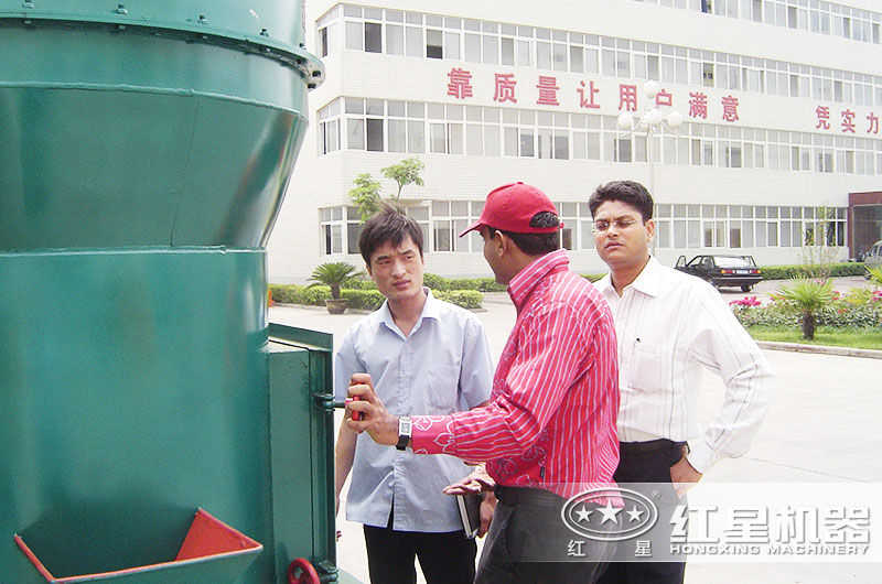 每天10噸的打石粉機器哪兒有？環(huán)保嗎？